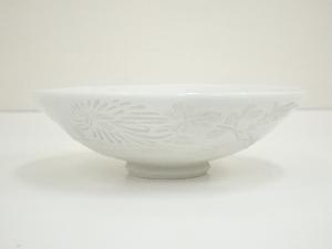 出石焼　永澤永山造　白磁草花彫平茶碗（共箱）